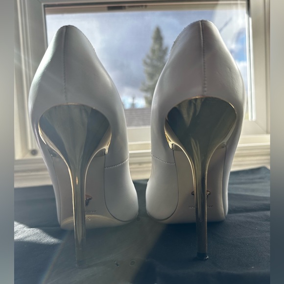 Versace White & Gold Pointed Toe Heels Medusa Head - Picture 6 of 10